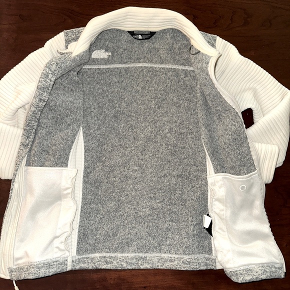 The North face women’s full zip jacket - Picture 3 of 6